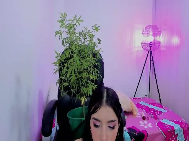 Live sex webcam photo for Little_Miaa1 #252605961