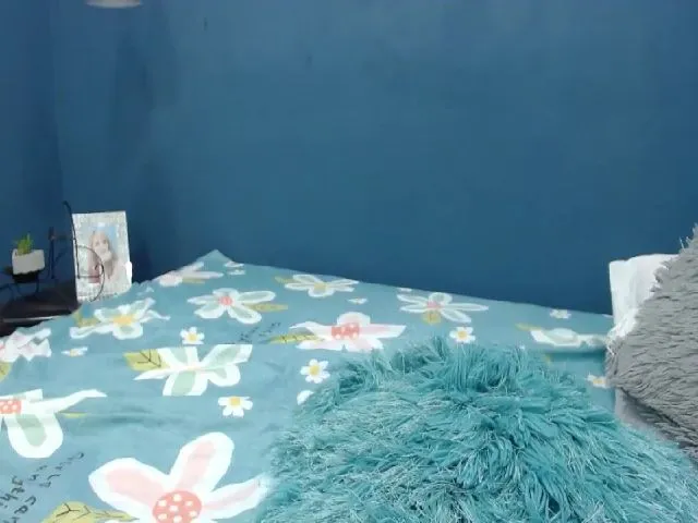 Live sex webcam photo for Estefany_24 #254816101