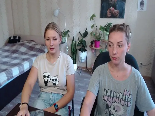 Live sex webcam photo for Emi_lywild #256969844