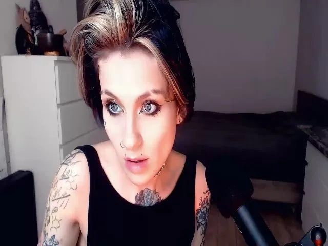 Live sex webcam photo for Hella_Hell #265478648