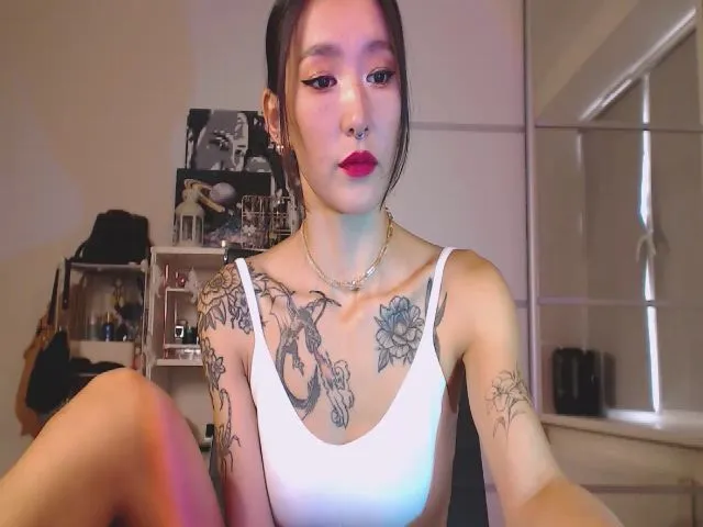 Live sex webcam photo for KellyAsian #256204431