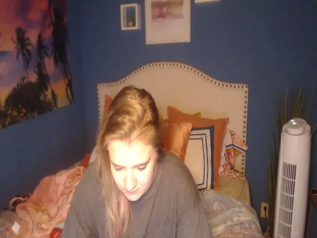 Live sex webcam photo for SnowWhiteXxxx #255526722