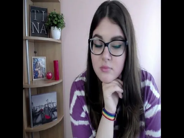 Live sex webcam photo for SweetyTinna #263027983