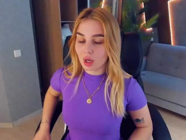 Live sex webcam photo for MillaDoll #242999282
