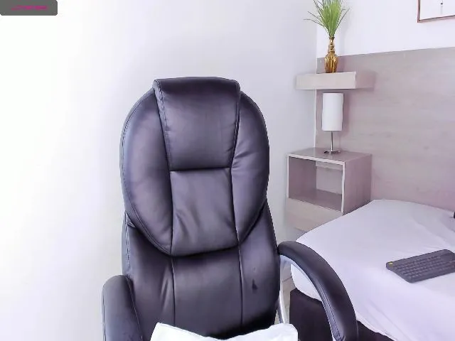 Live sex webcam photo for CrisRosse #259183508