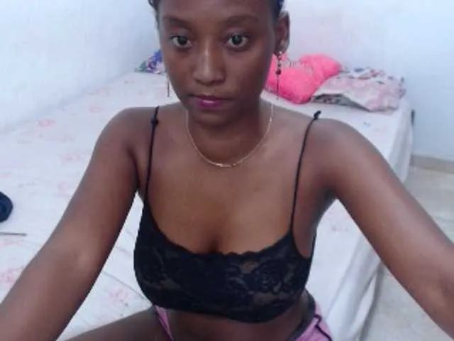 Live sex webcam photo for AndreaTuve #241058096