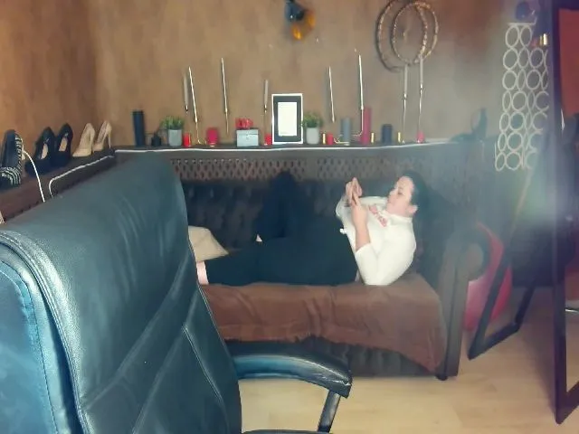 Live sex webcam photo for SerahMirabeli #257972085
