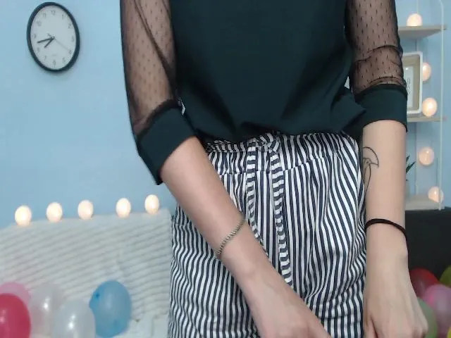 Live sex webcam photo for MollyTravis #254113741