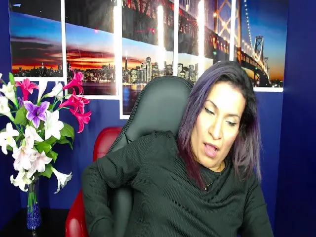Live sex webcam photo for Infernalsexx #256066471