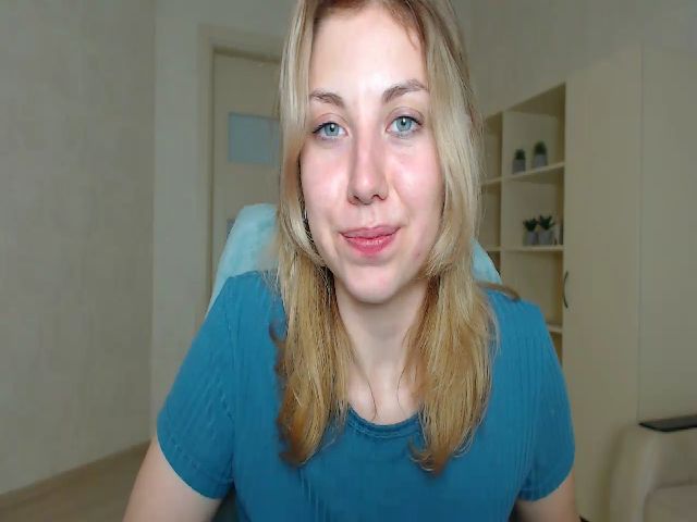 Live sex webcam photo for MollyDiamond1 #257116649