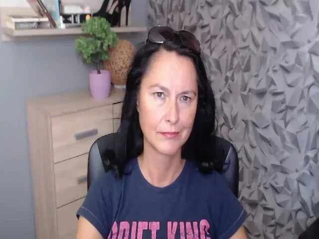 Live sex webcam photo for DESIREellen #255311339