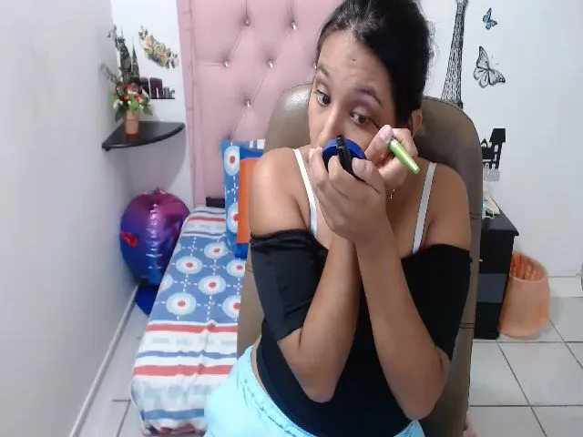 Live sex webcam photo for Camilasweeet_ #264075922