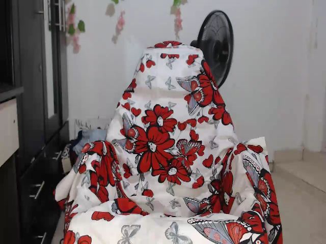 Live sex webcam photo for ItzyKardashan #254422580