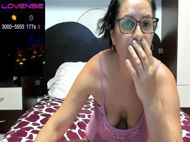 Live sex webcam photo for SquirtyAly69 #255662558