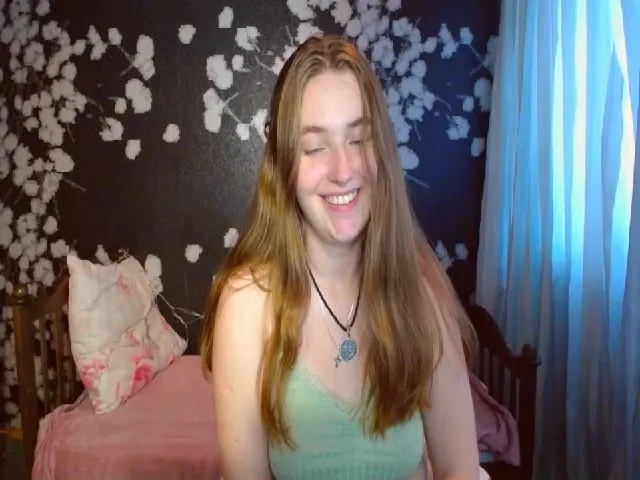 Live sex webcam photo for NikkySonge #253760354