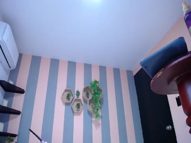 Live sex webcam photo for Aleja_10 #256482504