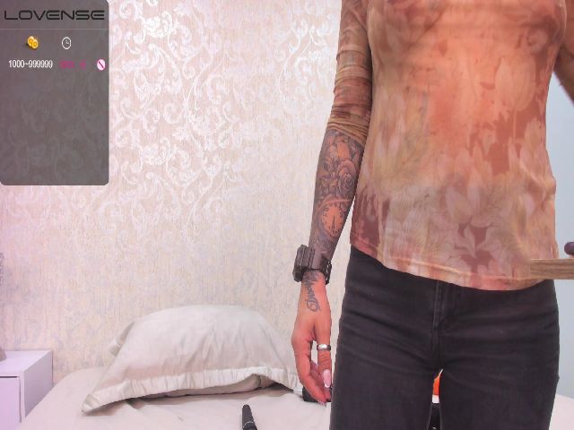 Live sex webcam photo for VioletaRoux #263498823