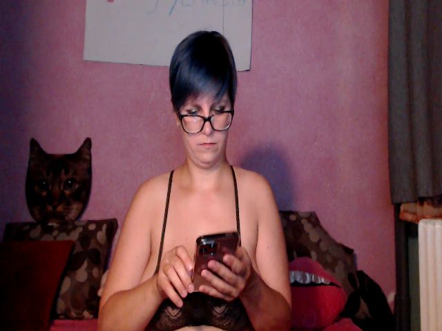 Live sex webcam photo for IamMiky #254611703