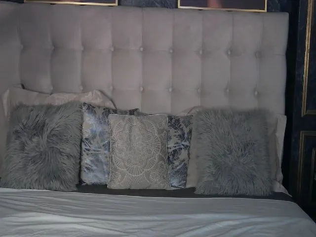 Live sex webcam photo for JuliaJuliette #256157730