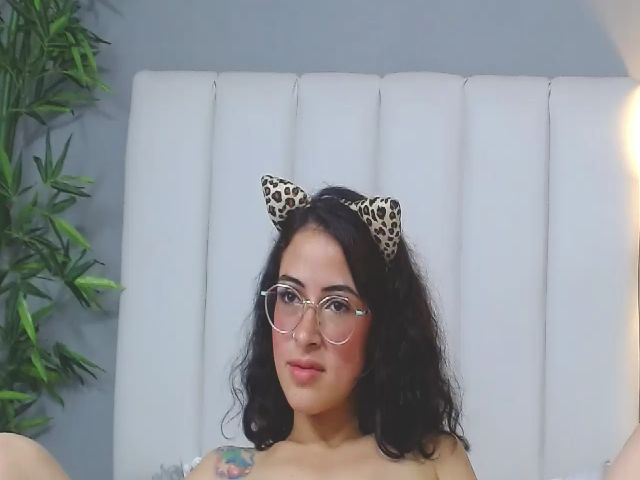 Live sex webcam photo for April_f #255937443