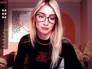 Live sex webcam photo for GigiElliot #240534100