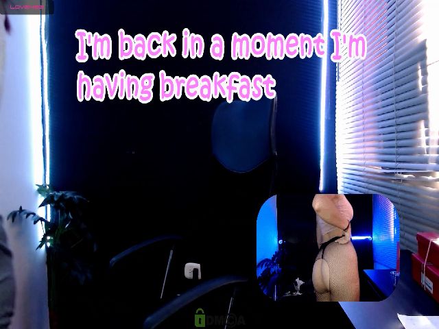 Live sex webcam photo for victoria_lee2 #263680352