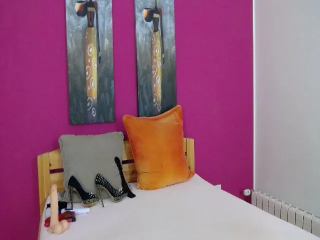 Live sex webcam photo for BustyxxHelen #253313475