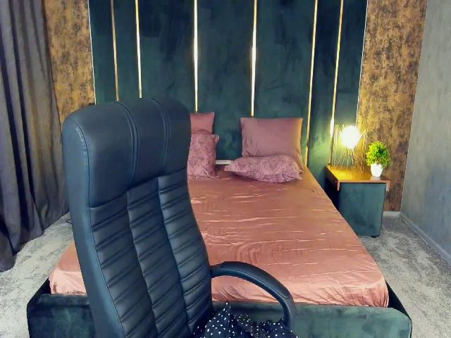 Live sex webcam photo for KaydenRowe #254776892