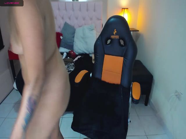 Live sex webcam photo for LESLY_LAURA #261334593