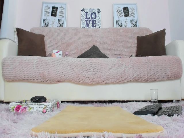 Live sex webcam photo for Jessyblondex #252319832