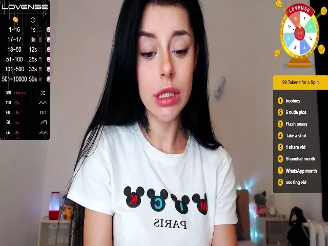 Live sex webcam photo for YourPeachy #254906372