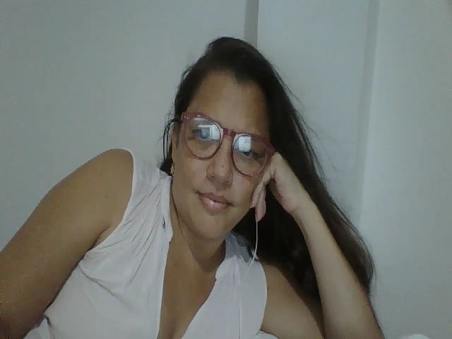 Live sex webcam photo for SweetLola01 #262552010
