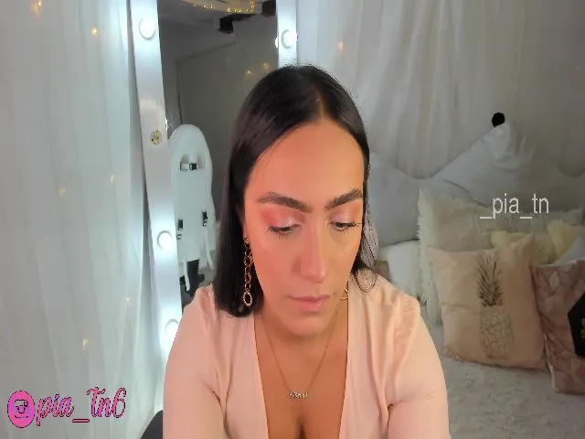 Live sex webcam photo for Pia_tn #253896817