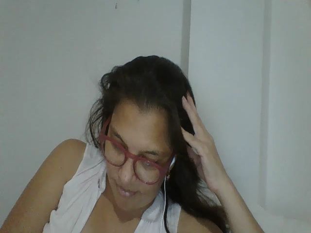 Live sex webcam photo for SweetLola01 #261778365