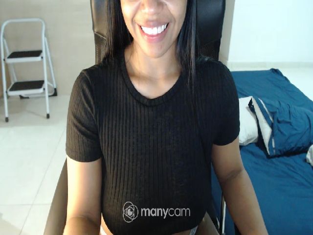 Live sex webcam photo for Lilleeychriis #254719468