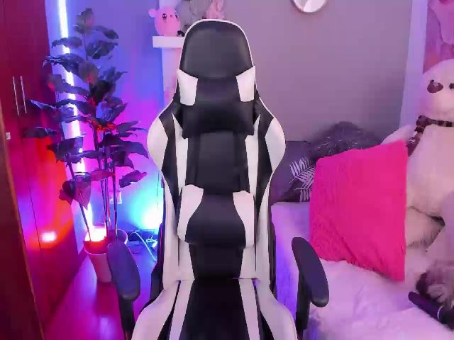 Live sex webcam photo for SaraValennn #255497162