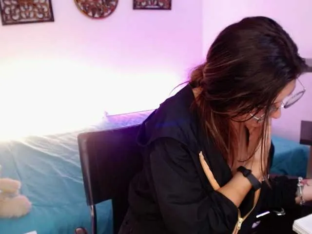 Live sex webcam photo for Diamond-Valer #241677916