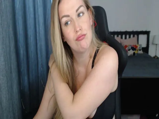 Live sex webcam photo for Afrodite_4U #255944394