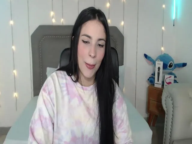 Live sex webcam photo for lolyy_18 #255234146