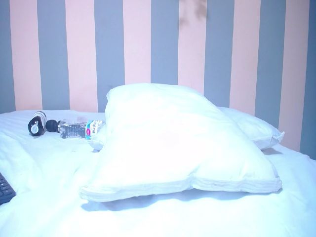 Live sex webcam photo for Aleja_10 #263344759