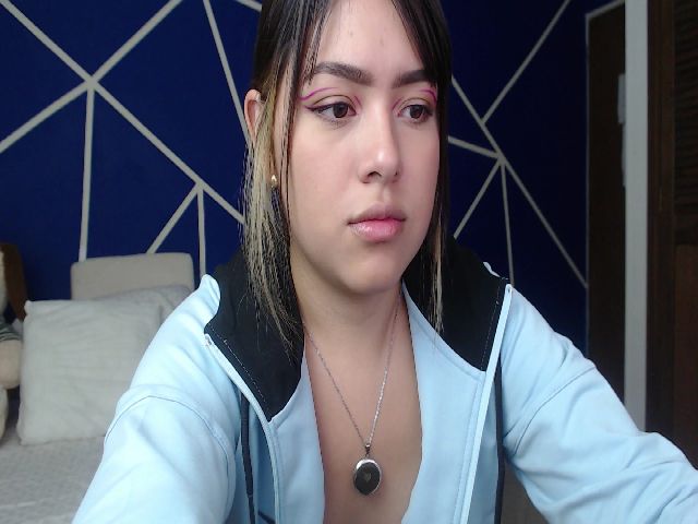 Live sex webcam photo for Angelin_cute #262290404