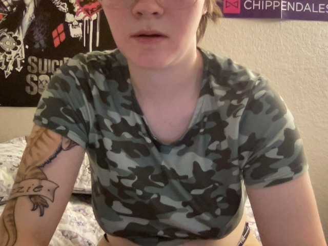 Live sex webcam photo for CandyBurger21 #248641924