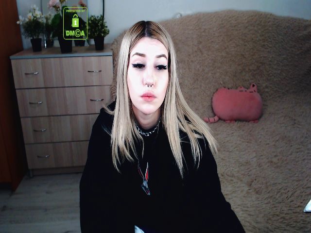 Live sex webcam photo for Alison_Moonli #257247700