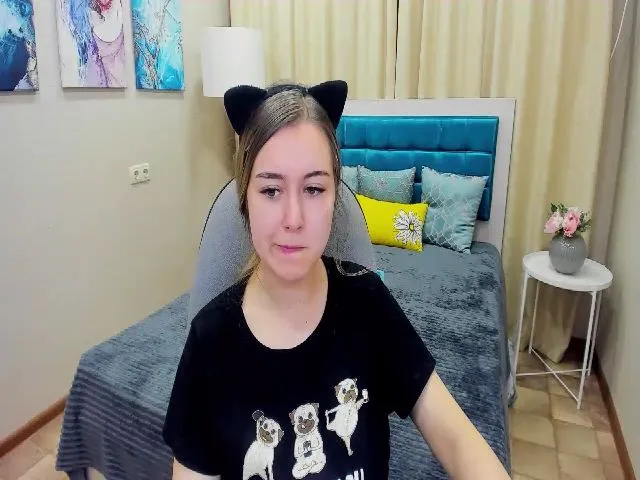 Live sex webcam photo for LorraineIce #252554552