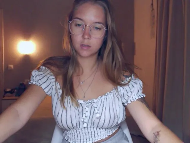 Live sex webcam photo for SylviaOneill #258297802