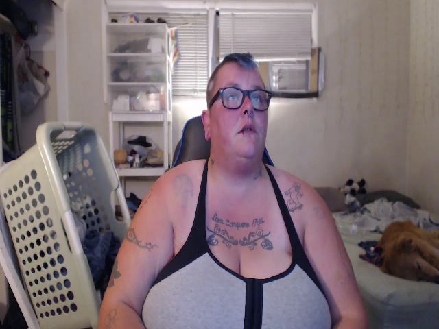 Live sex webcam photo for PunkChick420 #259810525