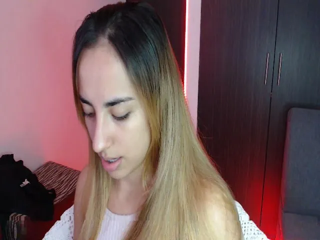 Live sex webcam photo for April_dew #259989471