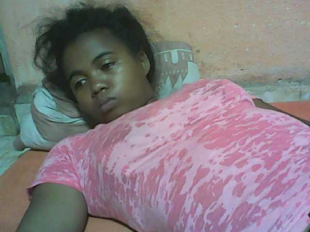 Live sex webcam photo for Malinciehot #240997531