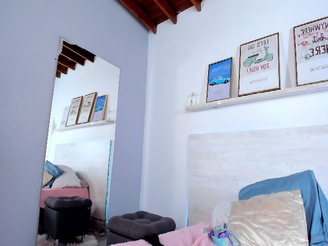 Live sex webcam photo for Sophia_Ferrer #252937756