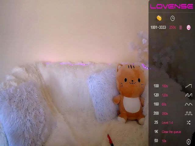 Live sex webcam photo for HarleyQuinnX_ #261394409